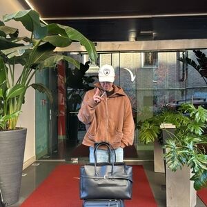 Meet your Posher, Johan